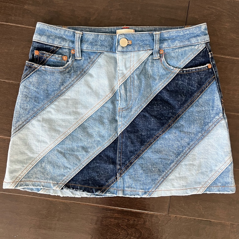 Alice and Olivia denim mini 28 like new